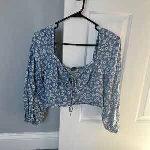 Cute long sleeve crop size medium